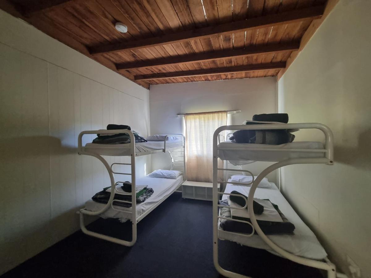 Strahan Backpackers Екстериор снимка