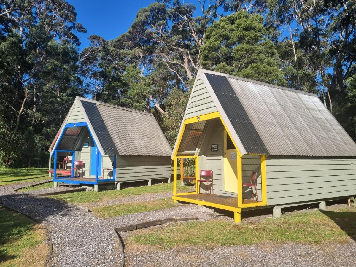 Strahan Backpackers Екстериор снимка