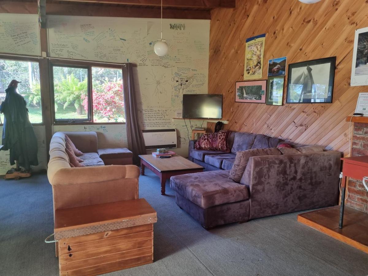 Strahan Backpackers Екстериор снимка